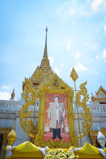 Une belle vue sur le temple Wat Traimit situé dans le quartier chinois de Bangkok en Thaïlande