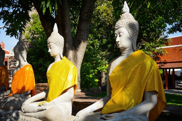 Une belle vue sur le temple Wat Yai Chai Mongkhol situé à Ayutthaya en Thaïlande
