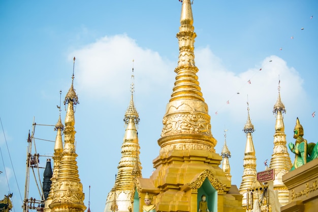 Une belle vue sur les temples Shwedagon Padoga situés à Yangon Myanmar