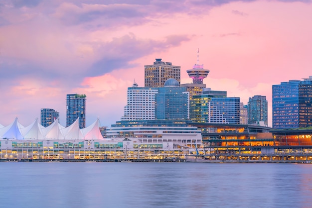 Belle vue sur les toits du centre-ville de Vancouver, Colombie-Britannique, Canada au coucher du soleil