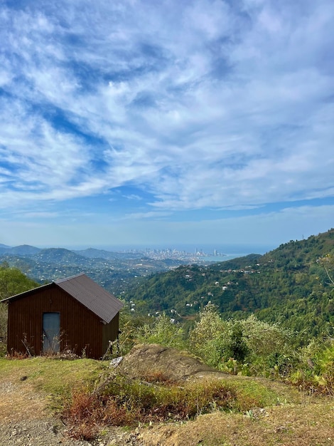 Photo une belle vue sur la vallée de la montagne