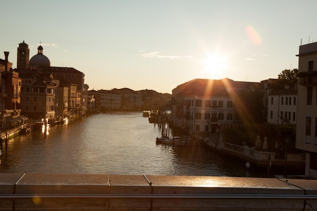 belle vue de la ville sur les eaux de Ventia en Italie