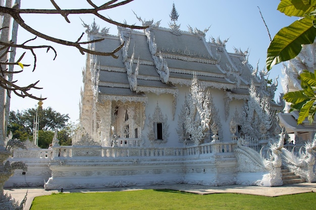 Une belle vue sur Wat Rong Khun le Temple Blanc situé à Chiang Rai en Thaïlande