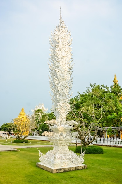 Une belle vue sur Wat Rong Khun le Temple Blanc situé à Chiang Rai en Thaïlande