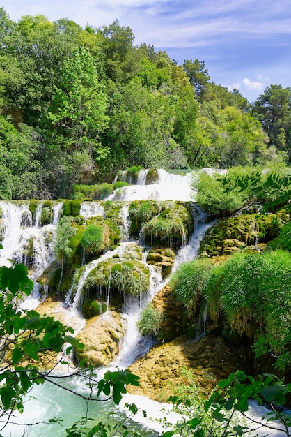 Belles cascades au parc national de krka en croatie