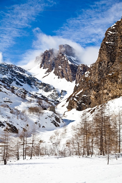 Belles couleurs sur les Alpes proches des frontières Suisse/Italie