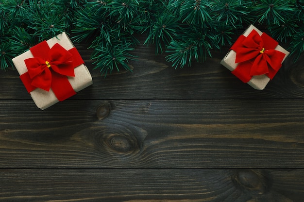 Belles décorations de Noël sur une table en bois