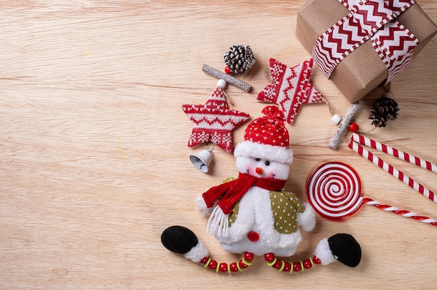 Belles décorations de Noël sur la table