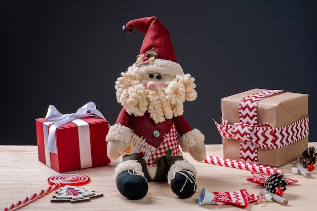 Belles décorations de Noël sur la table