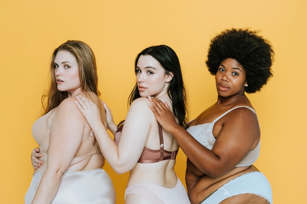 Belles Femmes Bien Roulées Avec Une Bonne Image Du Corps