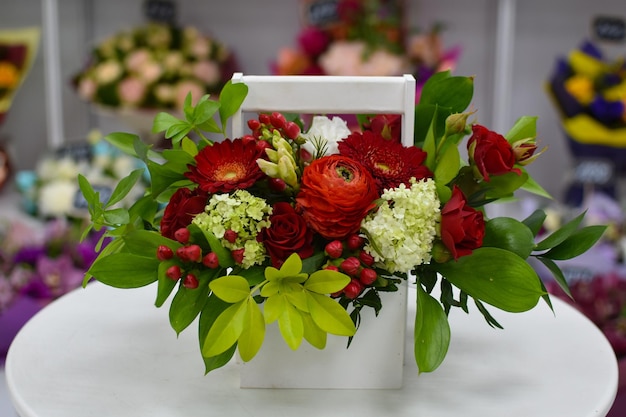 Belles fleurs fraîches Bouquet de fleurs dans la boutique Cadeau pour une femme le 8 mars