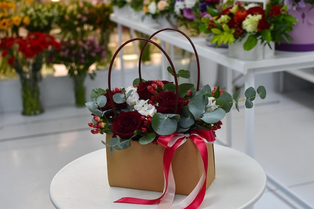 Belles fleurs fraîches Bouquet de fleurs dans la boutique Cadeau pour une femme le 8 mars