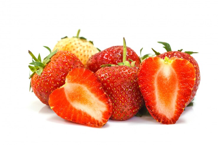Belles fraises isolés on white