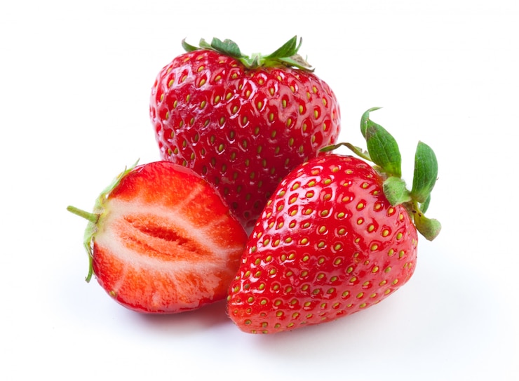 Photo belles fraises isolés on white