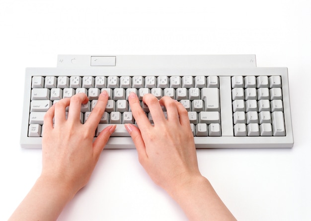 Belles mains sur le clavier