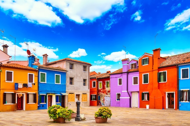 Belles maisons colorées vibrantes à Burano, près de Venise en Italie.