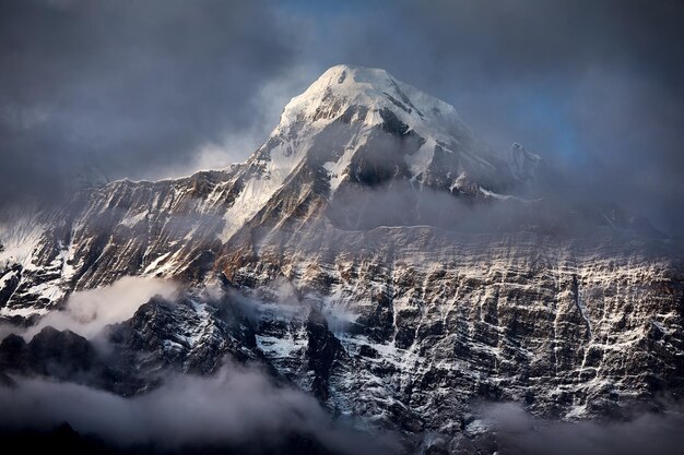 Belles montagnes de l'Himalaya