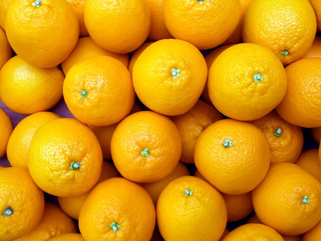 Photo les belles oranges sur un comptoir