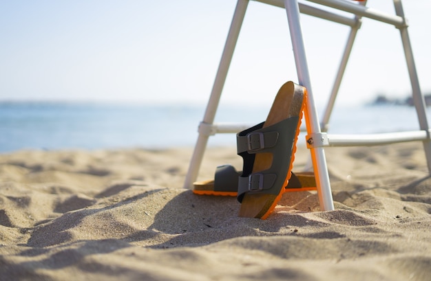 Photo belles sandales pour hommes pour les vacances d'été à la plage