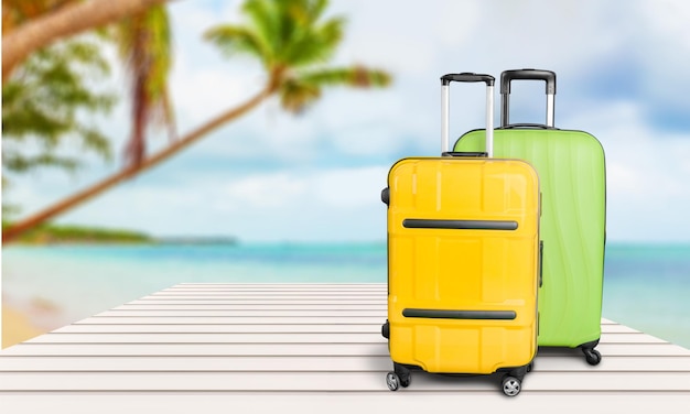 De belles valises aux couleurs vives