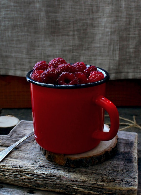 Berry framboise rouge mug arbre rustique