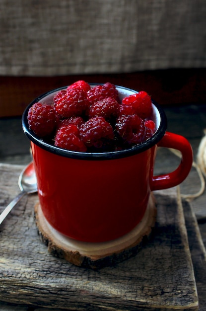 Berry framboise rouge mug arbre rustique