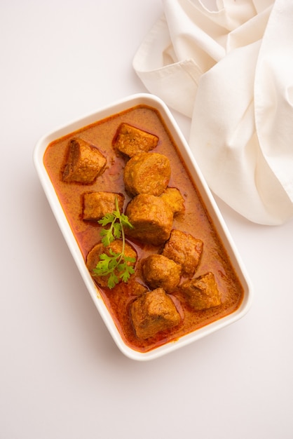 Besan Gatte Ki Sabzi ou Gatta Curry Recipe, menu populaire du Rajasthan pour le déjeuner ou le dîner