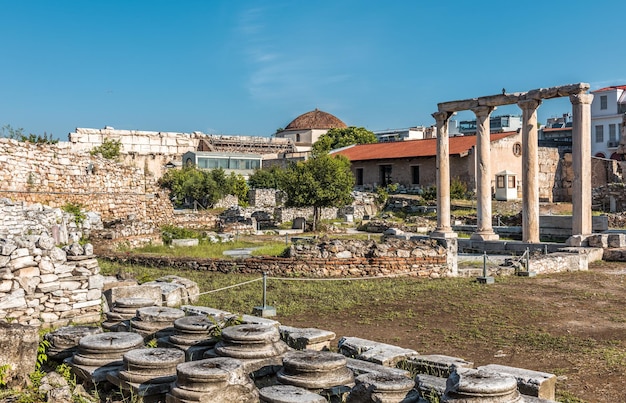 Bibliothèque d'Hadrien à Athènes en Grèce C'est une célèbre attraction touristique d'Athènes Vue panoramique d'Hadrien construisant des ruines grecques classiques