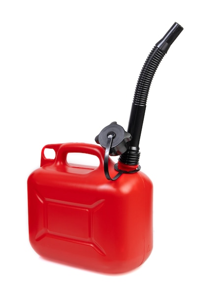 Bidon de carburant en plastique isolé sur une surface blanche