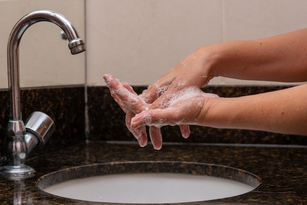 Bien se laver les mains avec du savon