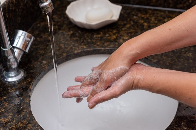 Bien se laver les mains avec du savon