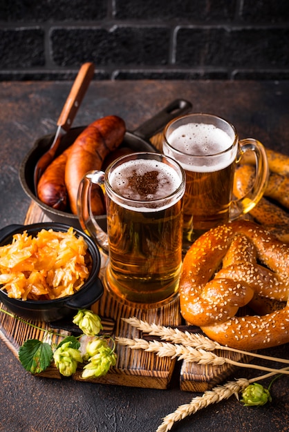 Bière, bretzels et plats bavarois