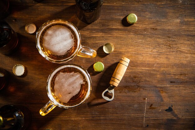 Bière fraîche dans des verres