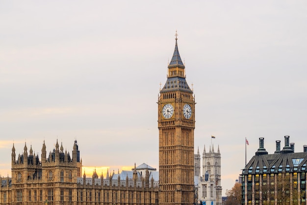 Big Ben et les Chambres du Parlement à Londres