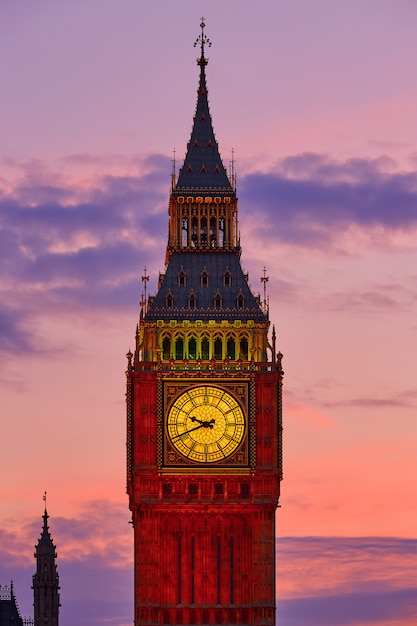 Big Ben Clock Tower à Londres au coucher du soleil en Angleterre