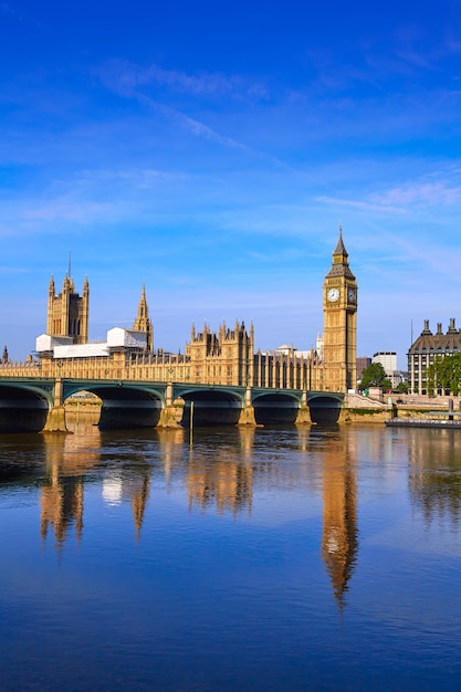 Big Ben Clock Tower et la Tamise, Londres