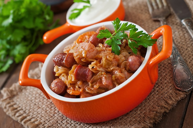 Bigos polonais avec saucisse fumée et bacon