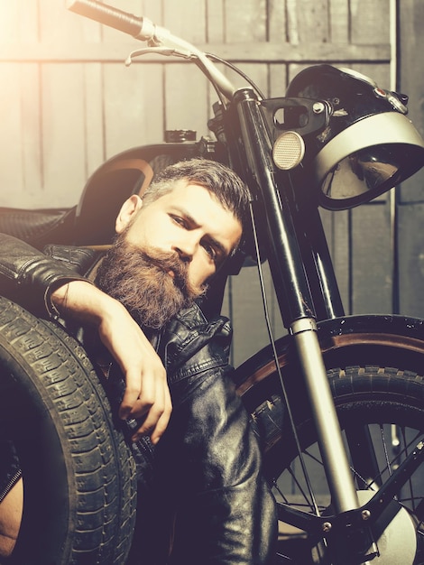 Biker hipster barbu