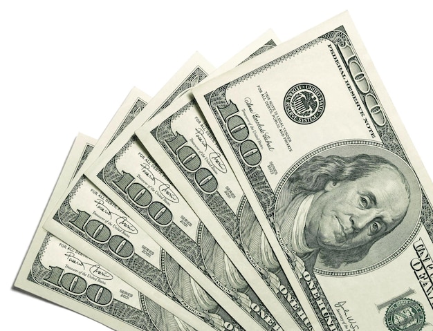 Des billets de 100 dollars sur fond blanc