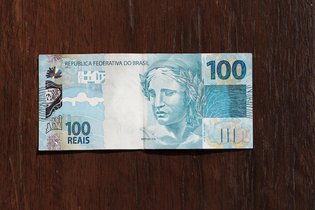 Billets de cent reais argent brésilien