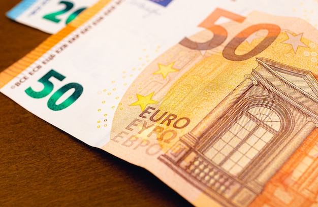 billets en euros dans la photographie en gros plan pour le concept d'économie et de finance