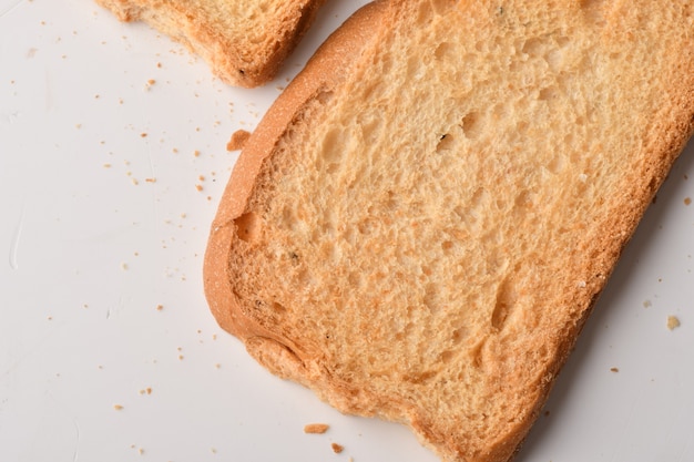 Biscotte croustillante ou toast pour une vie saine