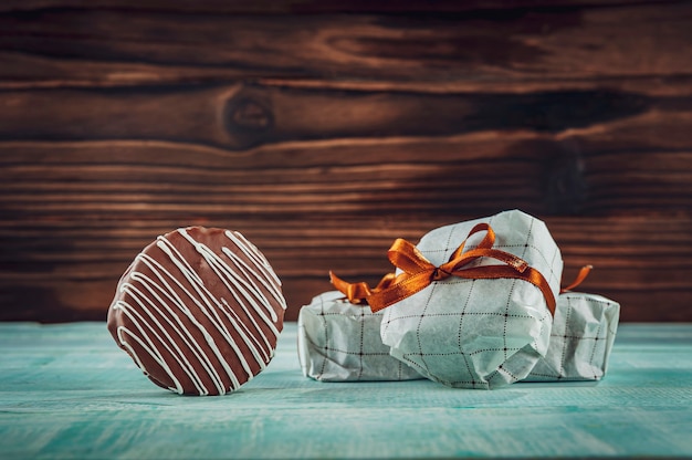 Biscuit au miel et chocolat enrobé dans un emballage cadeau - Pao de mel