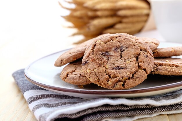 Biscuit aux pépites de chocolat et aux noisettes