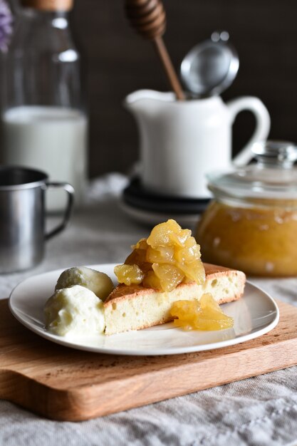 Biscuit aux pommes et glace