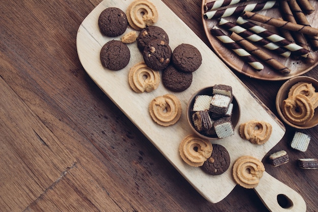 Photo biscuit délicieux et chocolat brun de dessert