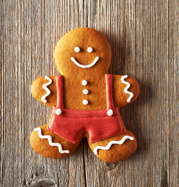 Photo biscuit fait maison de bonhomme en pain d'épice de noël