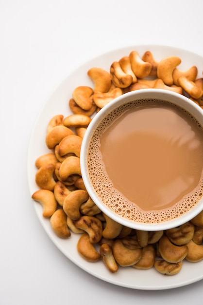 Le biscuit en forme de noix de cajou ou de Kaju était populaire dans l'enfance, il a meilleur goût avec du thé chaud