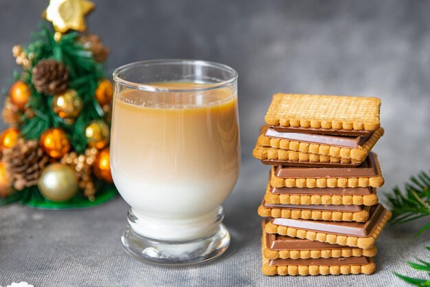 Biscuit de Noël dessert sucré repas de vacances du Nouvel An snack-alimentaire sur la table copie espace fo