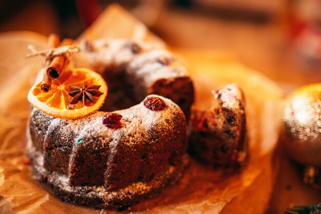 Biscuit de Noël avec gros plan de décoration de vacances